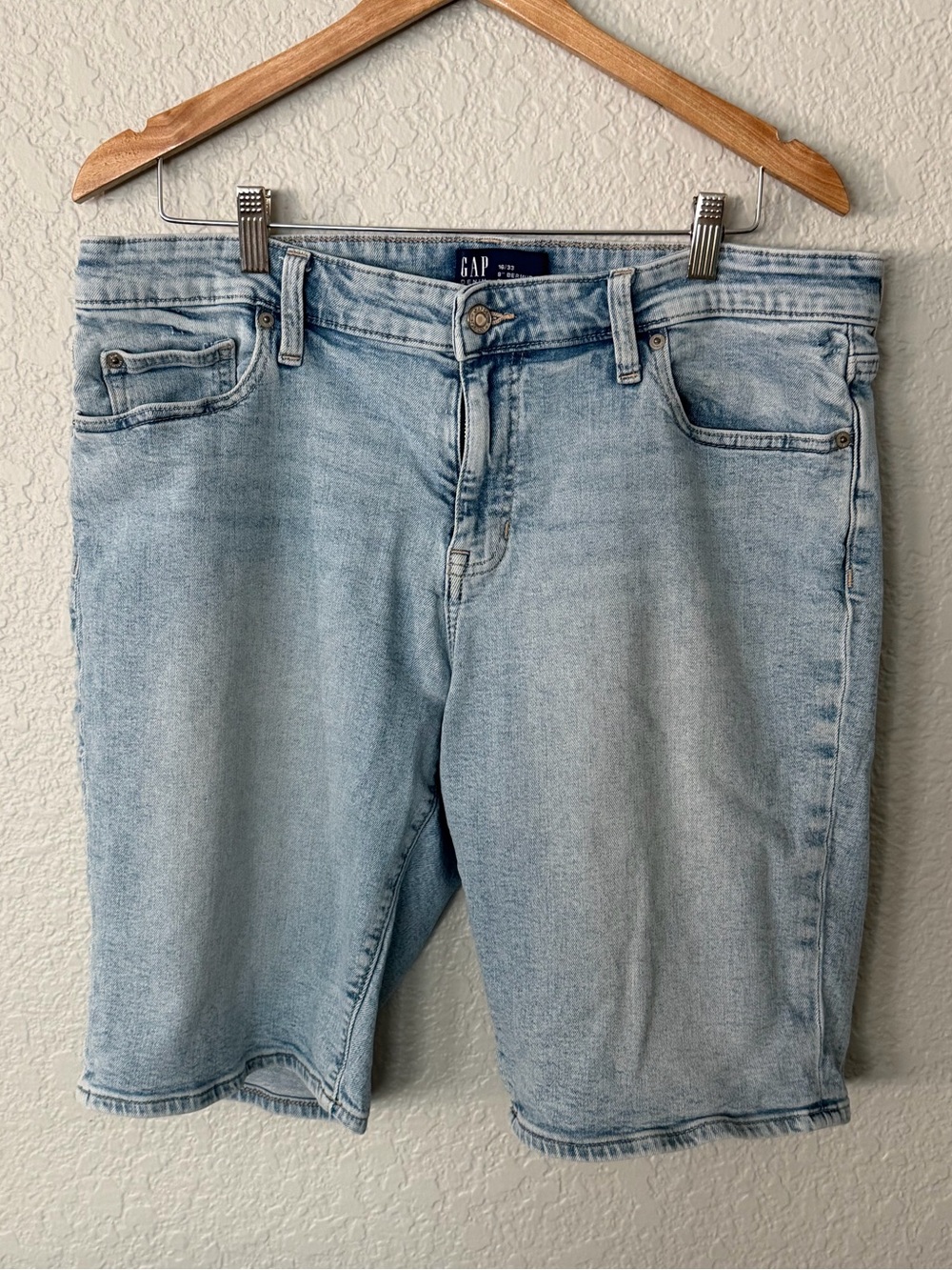 GAP Light Blue Women's Denim Bermuda Shorts size 16